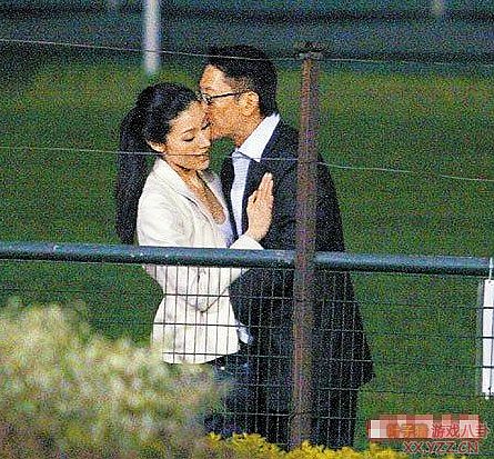 狗仔一出现明星们偷吃藏不住